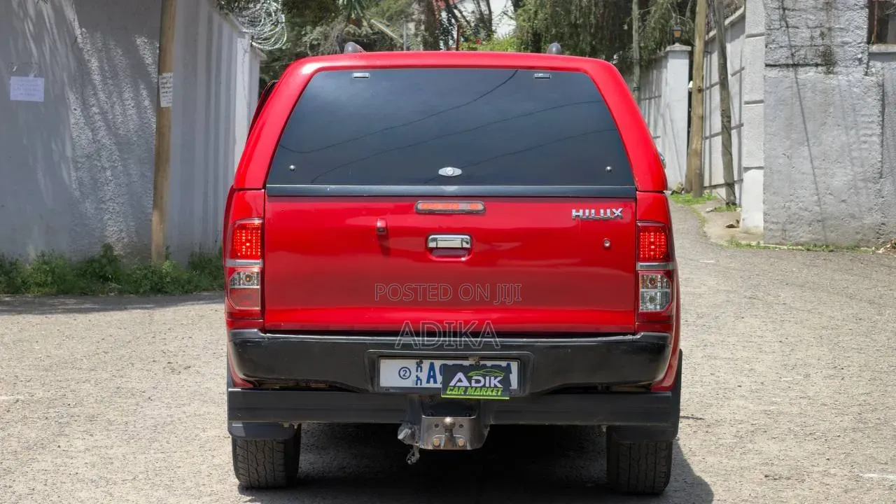 Toyota Hilux 2013 Red