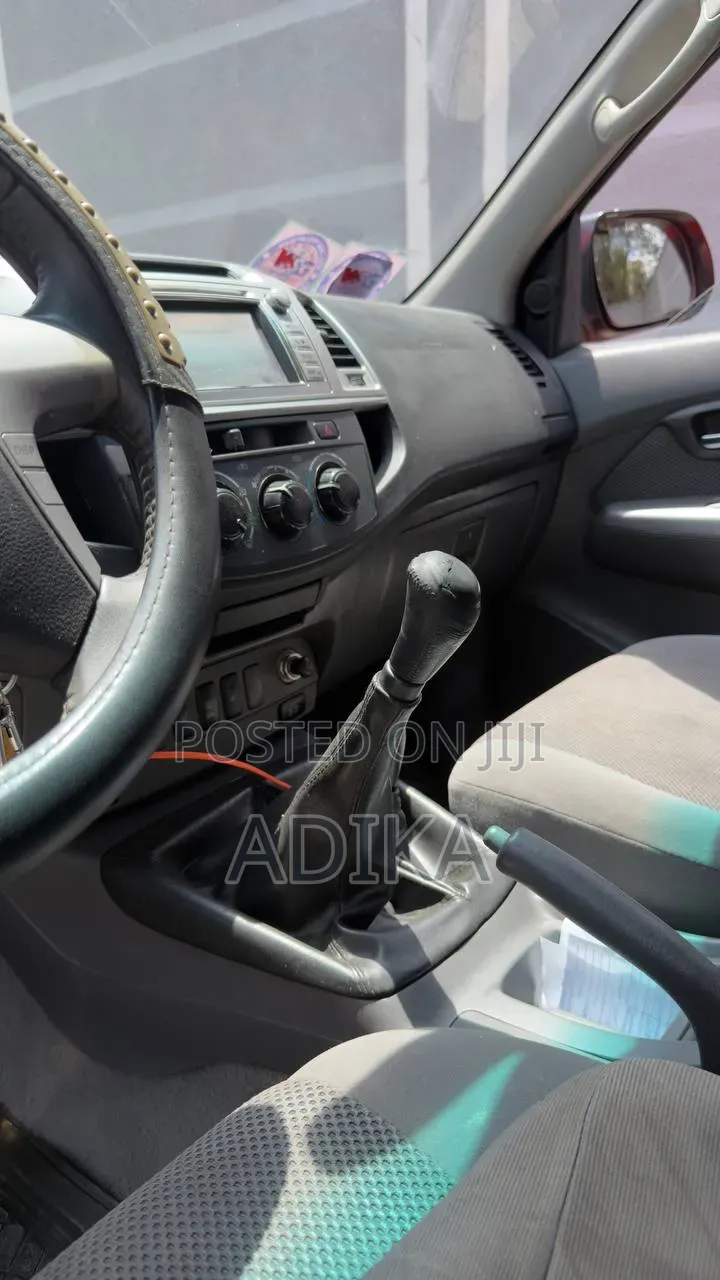 Toyota Hilux 2013 Red