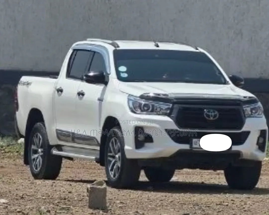 Toyota Hilux 2020 White