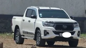 Toyota Hilux 2020 White