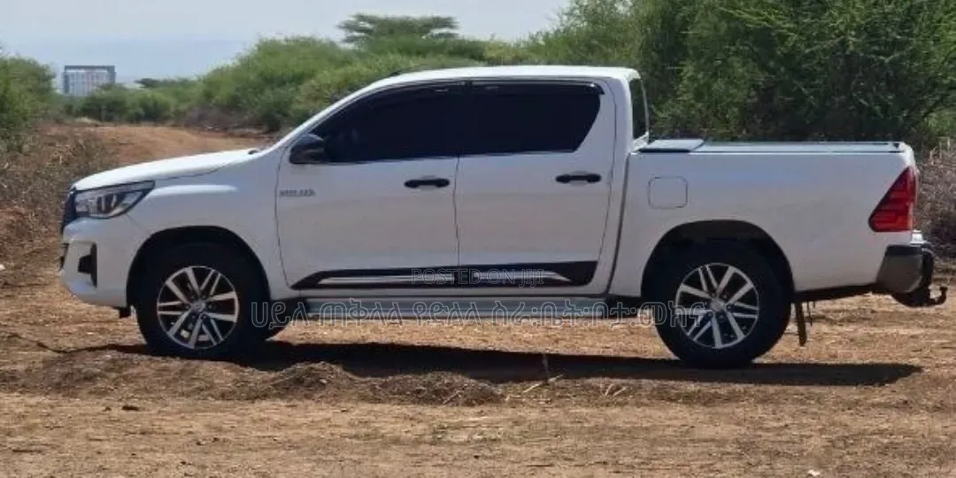 Toyota Hilux 2020 White