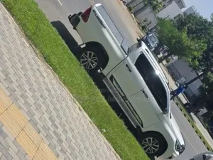 Toyota Hilux 2020 White