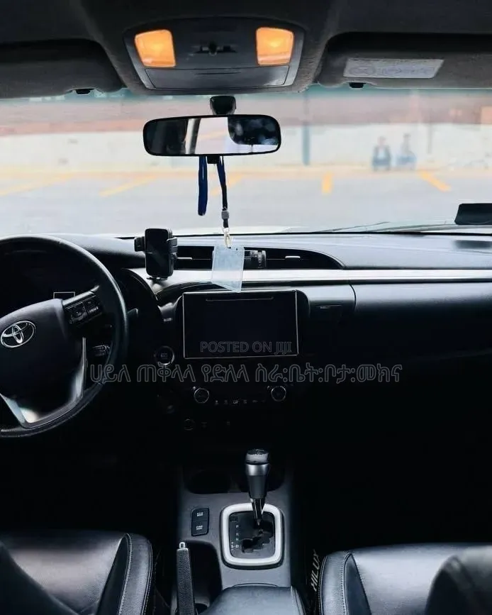 Toyota Hilux 2020 White