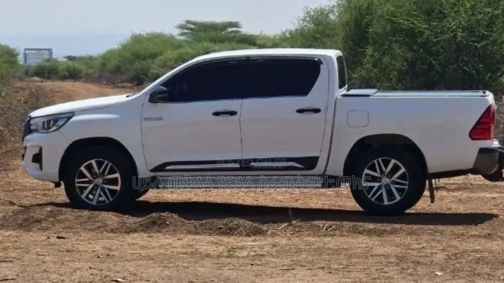 Toyota Hilux 2020 White