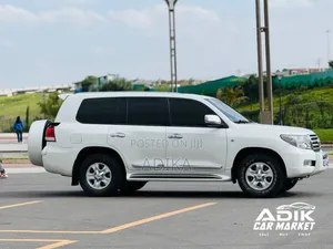 Toyota Land Cruiser 2009 White