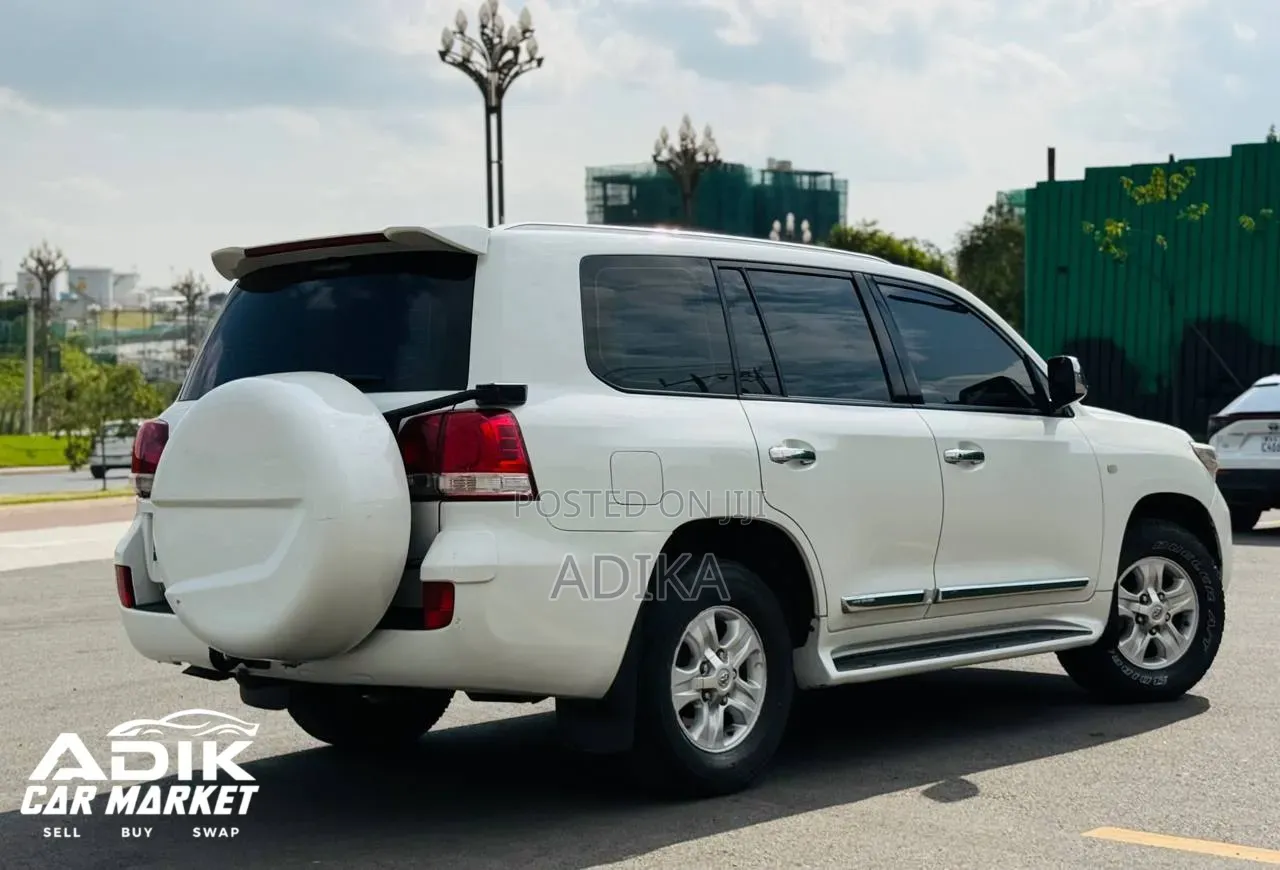 Toyota Land Cruiser 2009 White