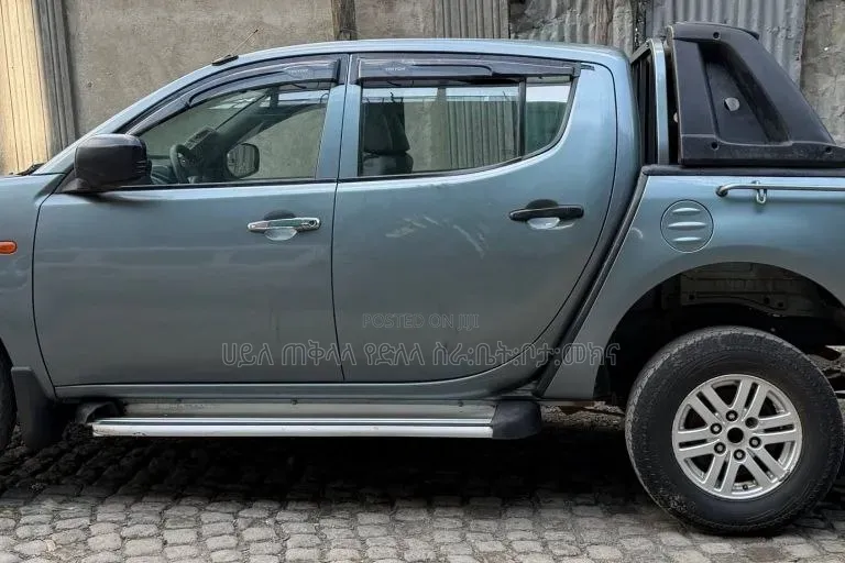 Mitsubishi L200 2007 Blue