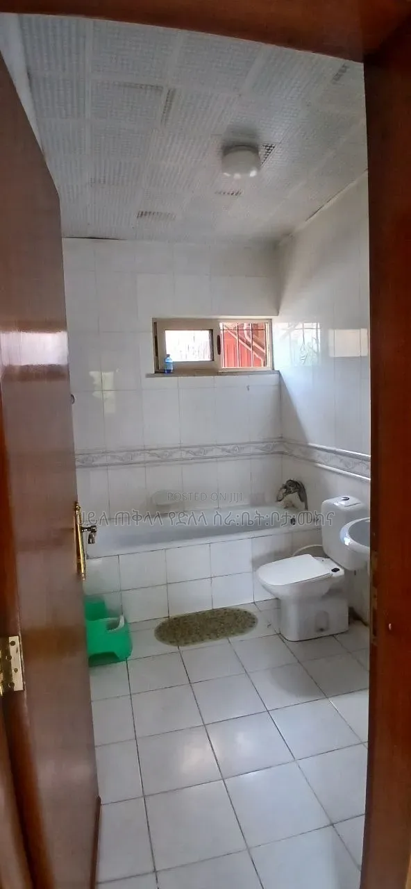 Furnished 4bdrm Villa in Ropack Realstate, Oromia-Finfinne for sale