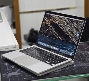 New Laptop Apple MacBook Pro 2020 32GB Intel Core i7 SSD 512GB