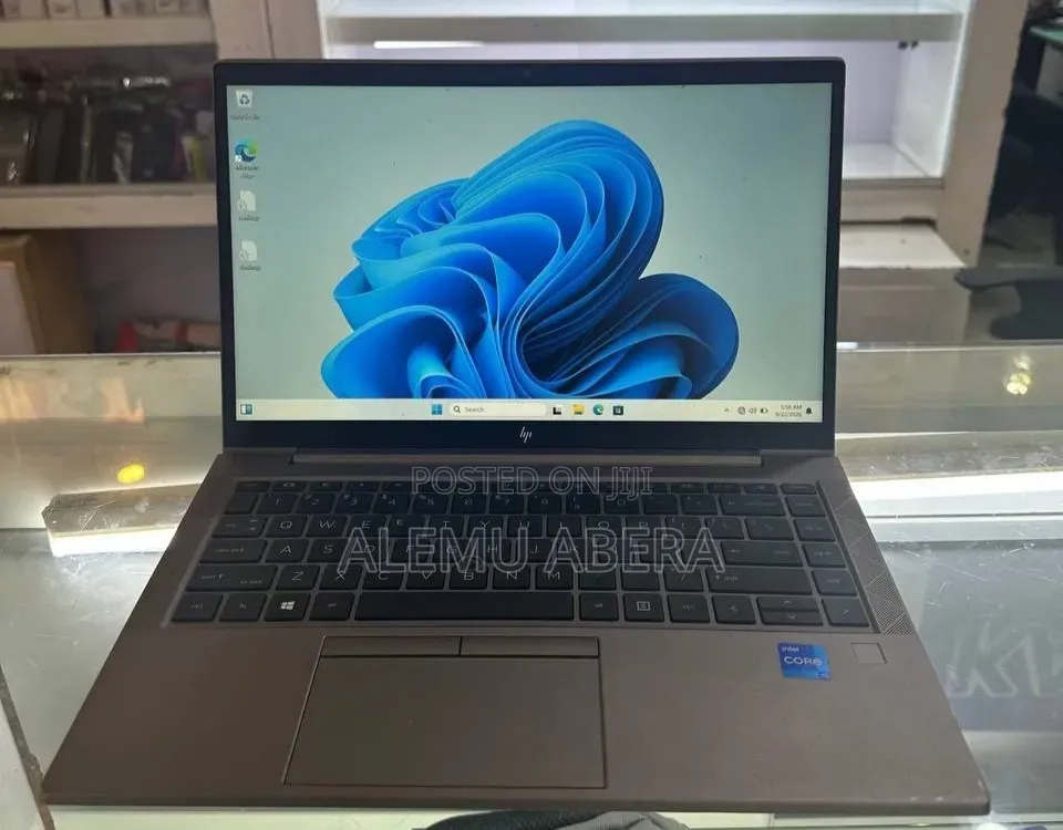 New Laptop HP ZBook Firefly G8 16GB Intel Core i5 SSD 512GB