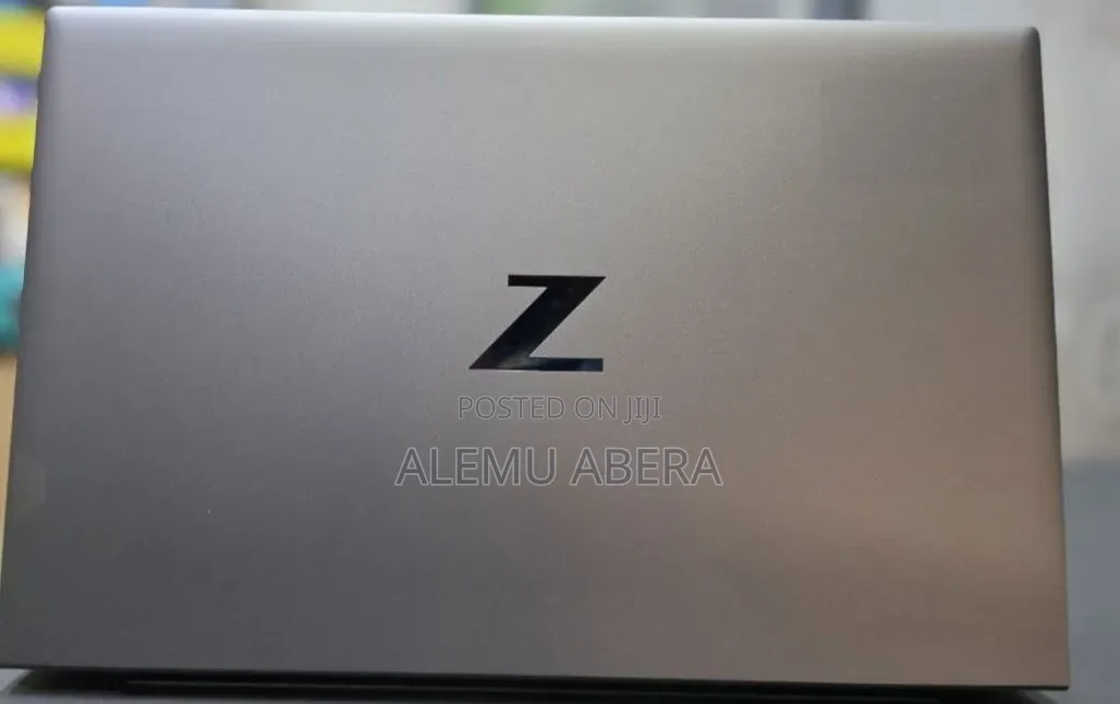 New Laptop HP ZBook Firefly G8 16GB Intel Core i5 SSD 512GB