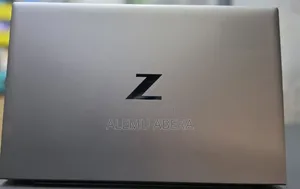 New Laptop HP ZBook Firefly G8 16GB Intel Core i5 SSD 512GB
