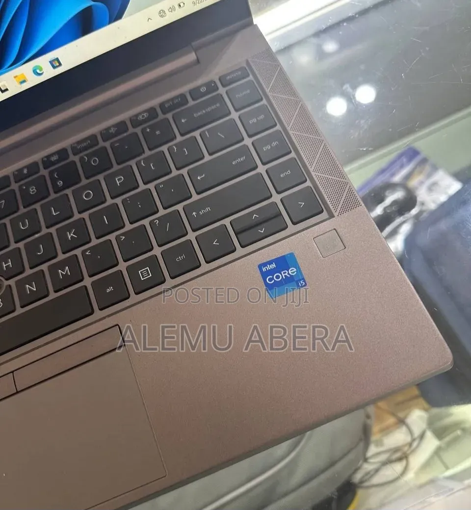 New Laptop HP ZBook Firefly G8 16GB Intel Core i5 SSD 512GB
