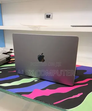 New Laptop Apple MacBook Pro 2023 M3 8GB Apple M3 SSD 512GB