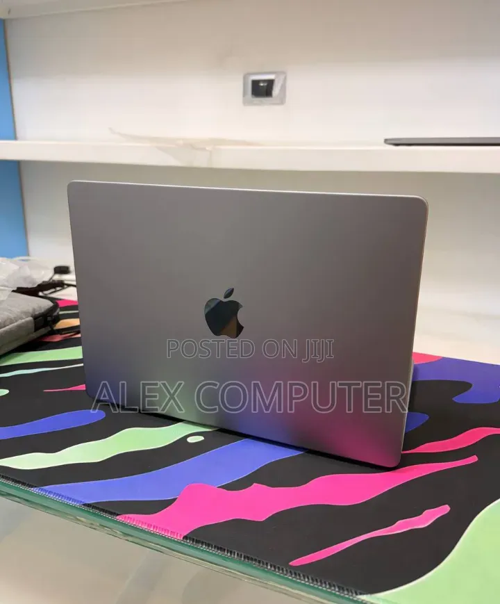 New Laptop Apple MacBook Pro 2023 M3 8GB Apple M3 SSD 512GB