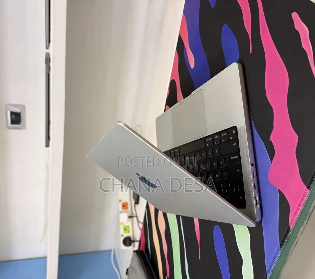 New Laptop Apple MacBook Pro 2020 M1 16GB Apple M1 Pro SSD 512GB