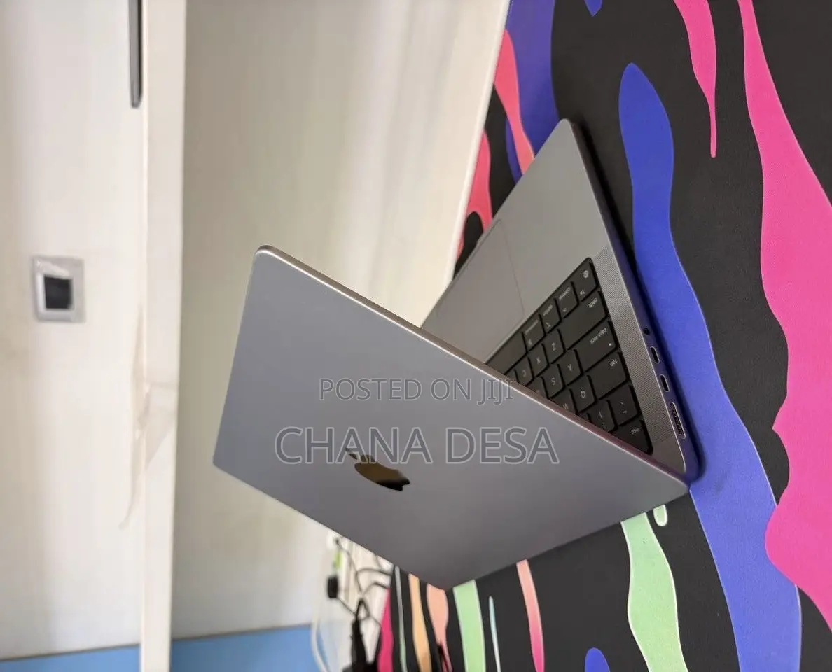 New Laptop Apple MacBook Pro 2023 M3 Pro 8GB Apple M3 Pro SSD 512GB