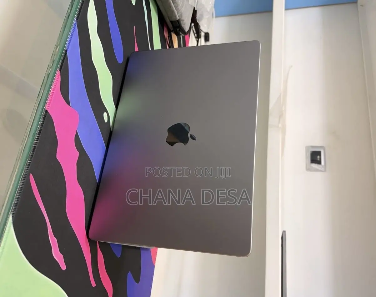 New Laptop Apple MacBook Pro 2023 M3 Pro 8GB Apple M3 Pro SSD 512GB