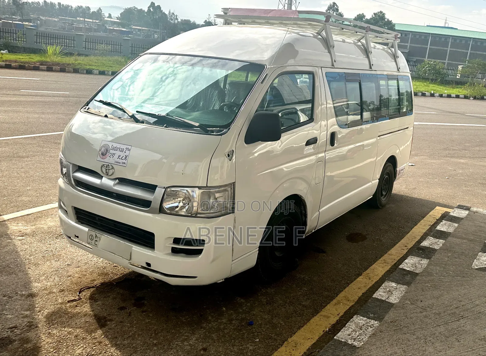 Toyota Grand HiAce 2002 White
