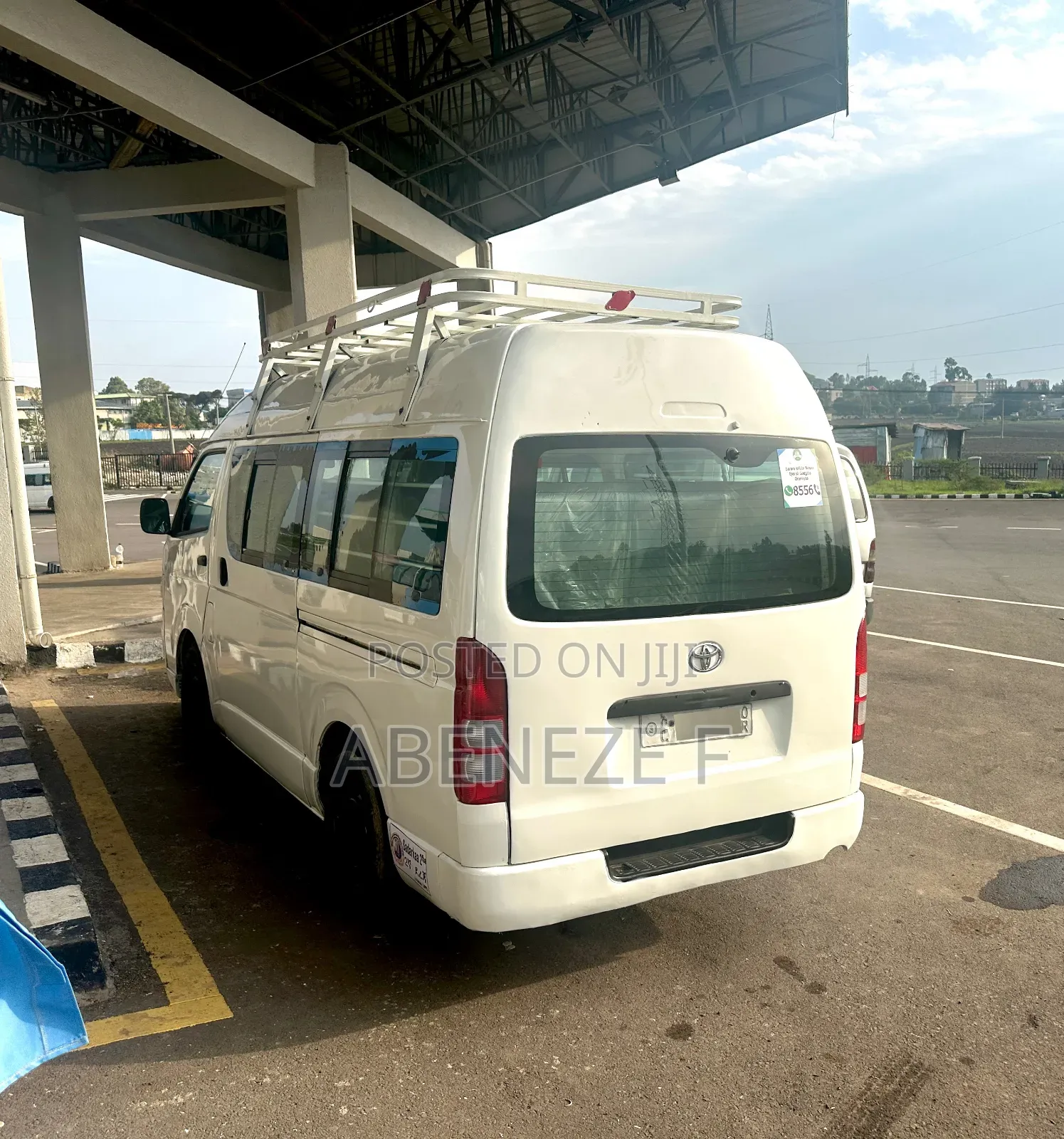 Toyota Grand HiAce 2002 White
