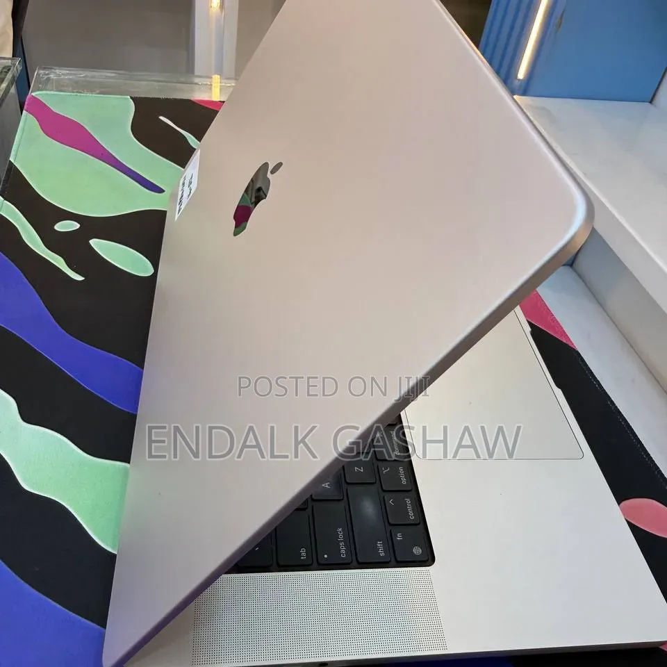 New Laptop Apple MacBook Pro 2021 M1 16GB Apple M1 SSD 512GB