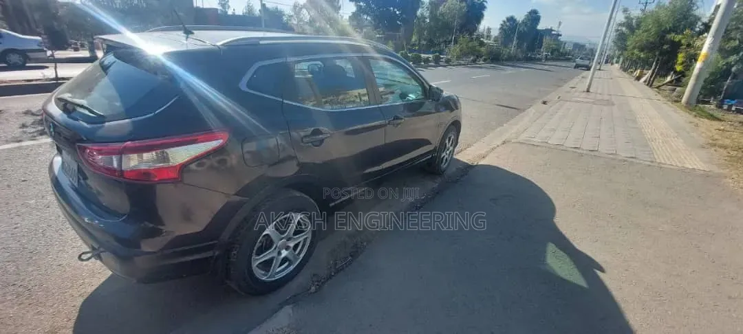 Nissan Qashqai 2016 Brown