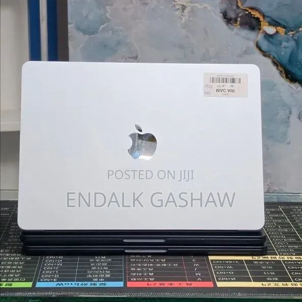 New Laptop Apple MacBook Air 2025 M4 16GB Apple M4 SSD 256GB