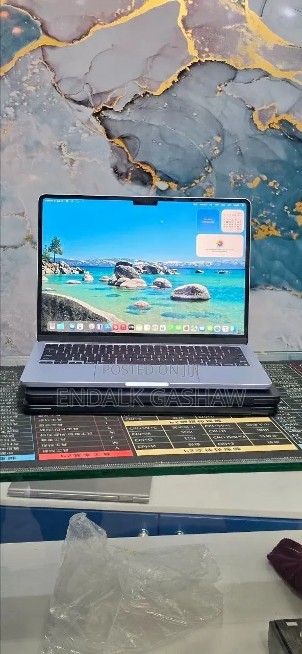 New Laptop Apple MacBook Air 2025 M4 16GB Apple M4 SSD 256GB