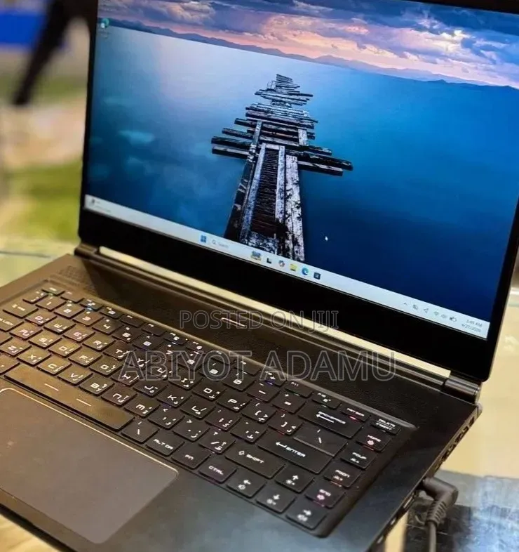 New Laptop MSI GS63 7RD Stealth 8GB Intel Core i7 SSD 512GB