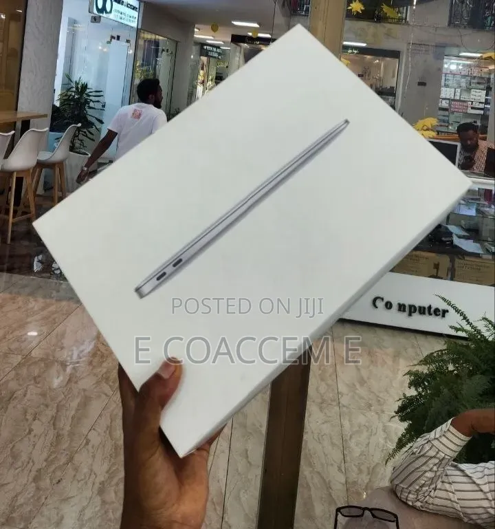 New Laptop Apple MacBook 8GB Apple M1 SSD 256GB