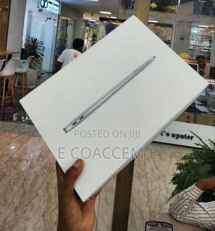 New Laptop Apple MacBook 8GB Apple M1 SSD 256GB