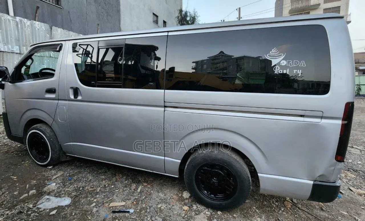 Toyota HiAce 2014 Grey