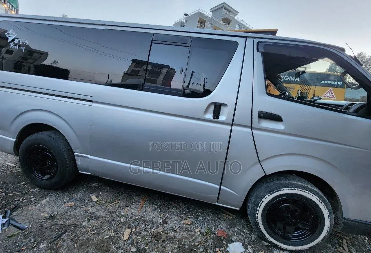 Toyota HiAce 2014 Grey