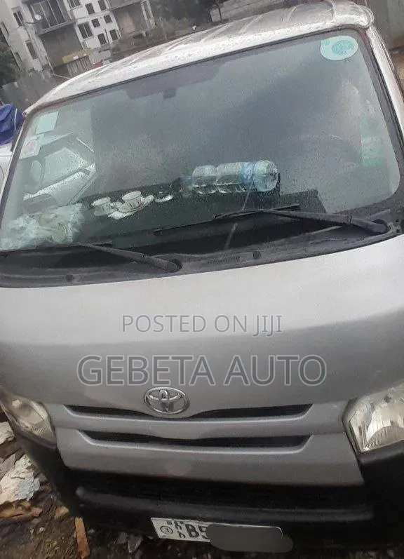 Toyota HiAce 2014 Grey