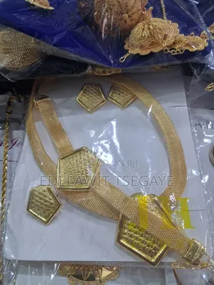 Luxury 4-Piece Jewelry Set Necklace, Earrings Bracelet