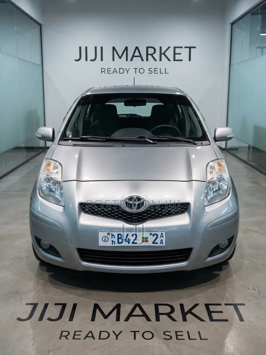 Toyota Corolla Base 4dr Sedan (1.8L 4cyl 5M) 2010 Silver