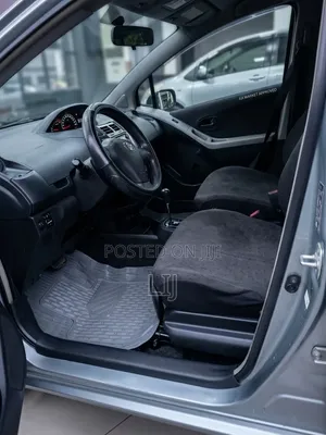 Toyota Corolla Base 4dr Sedan (1.8L 4cyl 5M) 2010 Silver