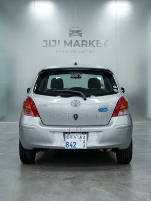 Toyota Corolla Base 4dr Sedan (1.8L 4cyl 5M) 2010 Silver