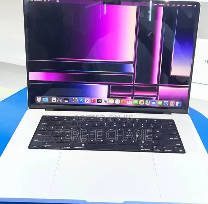 New Laptop Apple MacBook Pro 2020 M1 16GB Apple M1 Pro SSD 512GB