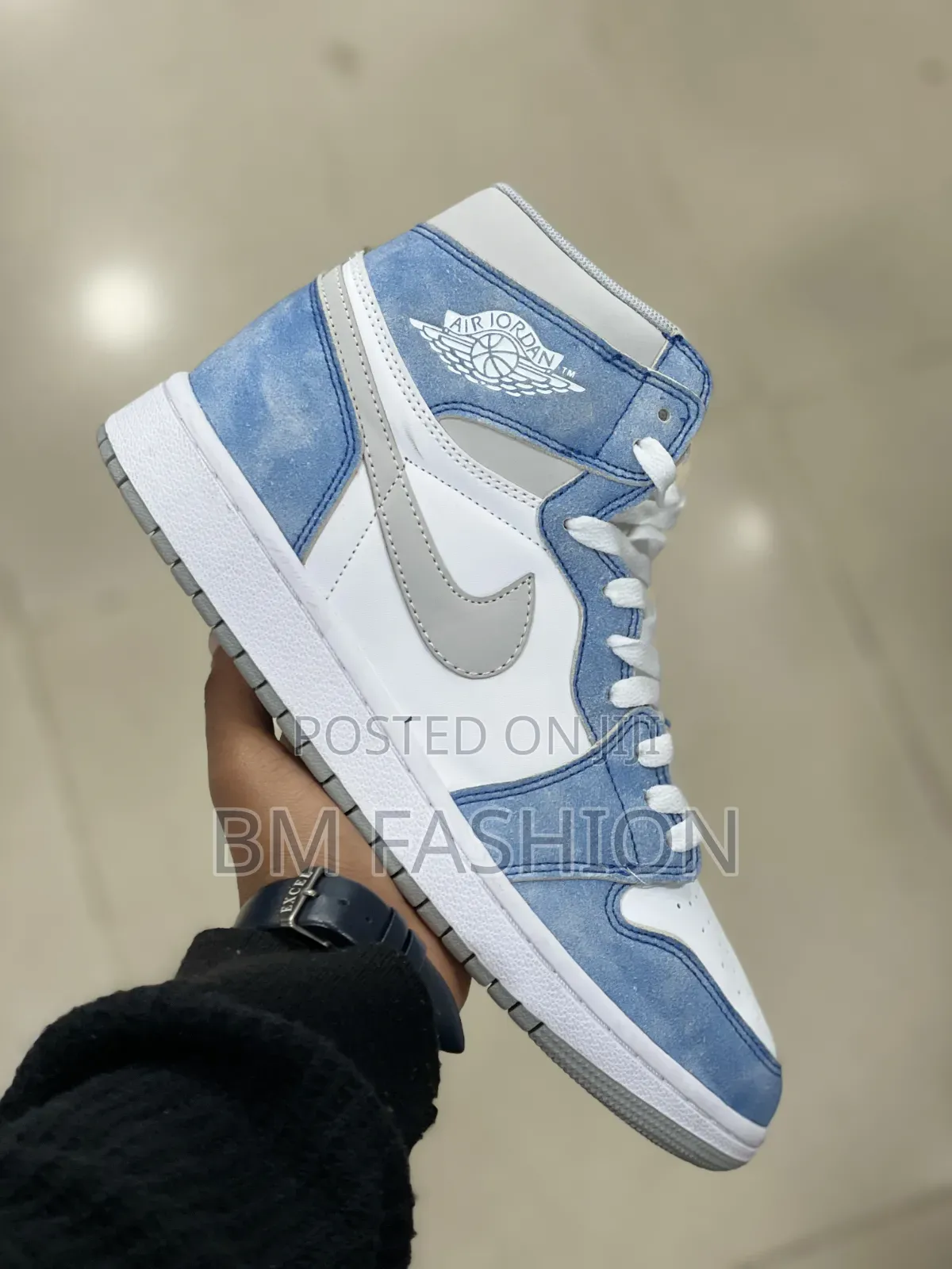 Men’s Air Jordan Blue White High-Top Sneakers – Stylish Streetwear