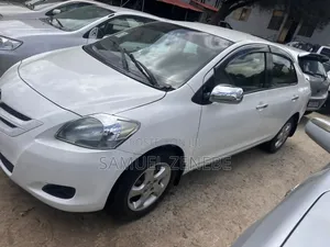 Toyota Yaris 2010 White