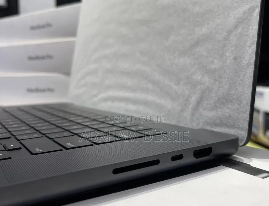 New Laptop Apple MacBook Pro 2024 M4 Max 48GB Apple M4 Max SSD 2T