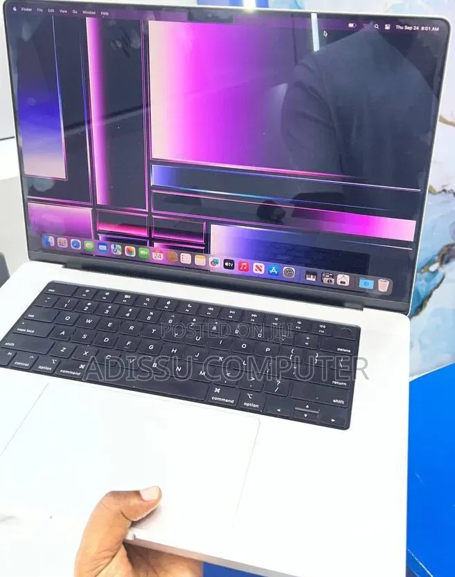 New Laptop Apple MacBook Pro 2021 M1 16GB Apple M1 Pro SSD 512GB