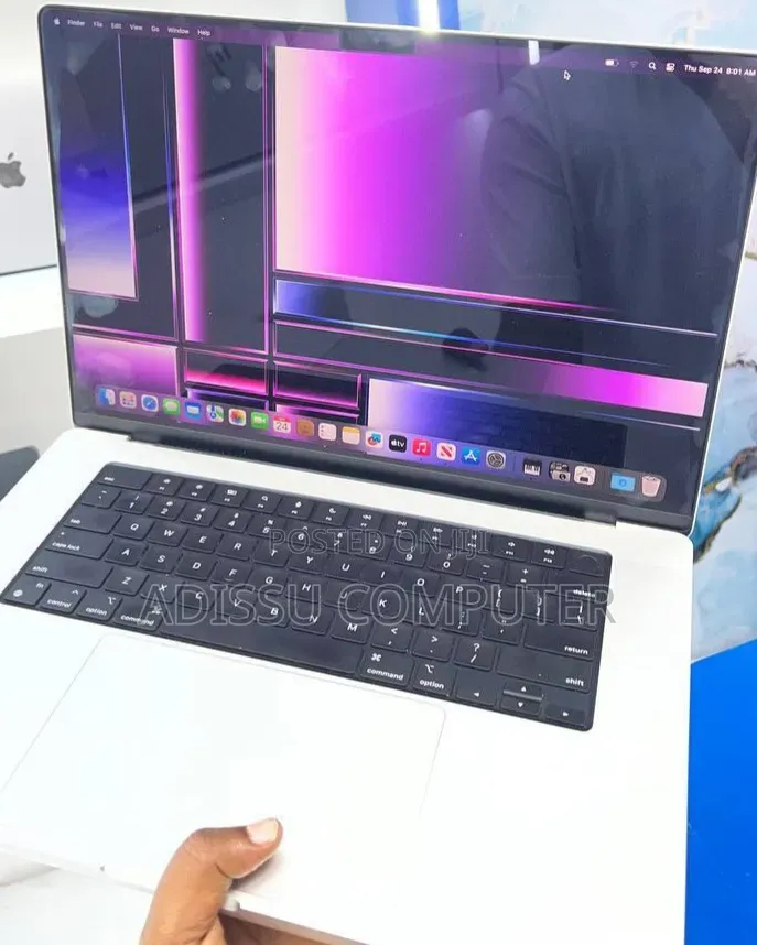 New Laptop Apple MacBook Pro 2021 M1 16GB Apple M1 Pro SSD 512GB