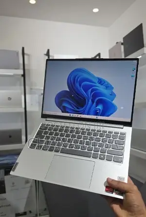 New Laptop Lenovo 16GB AMD Ryzen 7 SSD 512GB