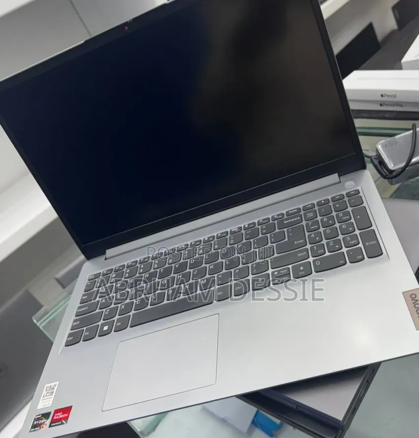 New Laptop Lenovo 8GB SSD 512GB
