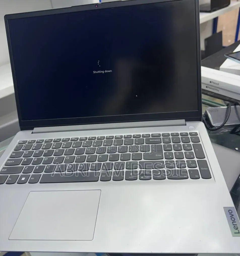 New Laptop Lenovo 8GB SSD 512GB
