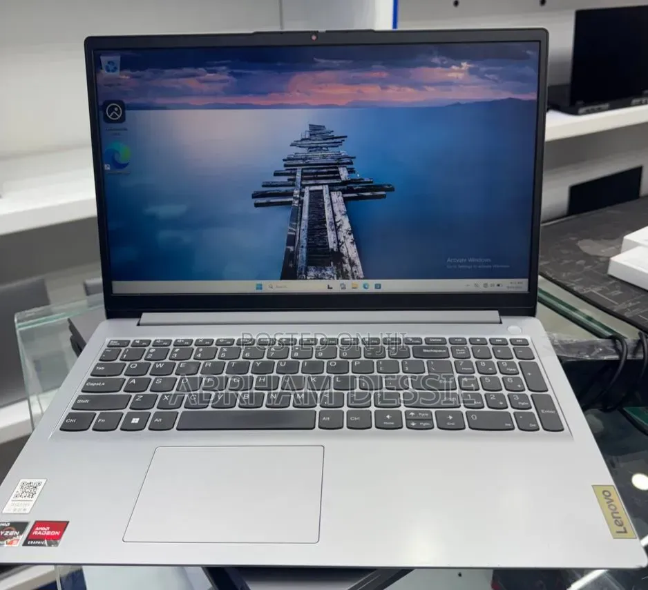 New Laptop Lenovo 8GB SSD 512GB