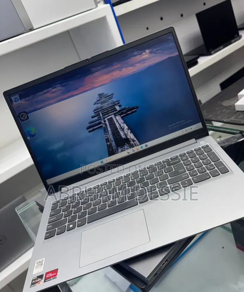 New Laptop Lenovo 8GB SSD 512GB