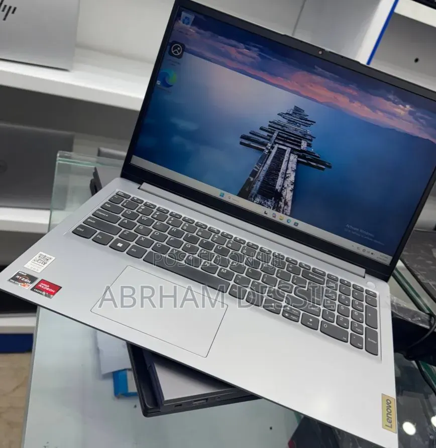 New Laptop Lenovo 8GB SSD 512GB